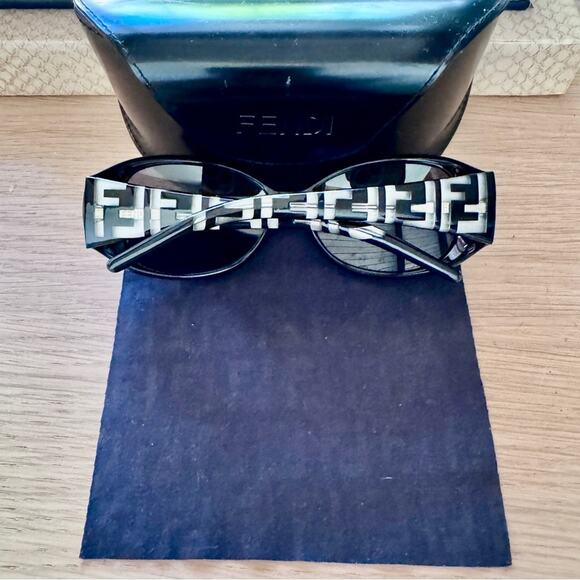 Authentic Fendi vintage Y2K Black and Silver FF logo Sunglasses - Picture 6 of 12
